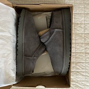 Brand new grey ugg slippers!!! Size 8